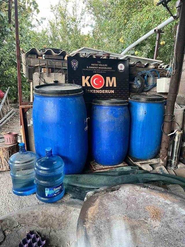 Hatay’da 2 bin 940 litre sahte içki ele geçirildi 2