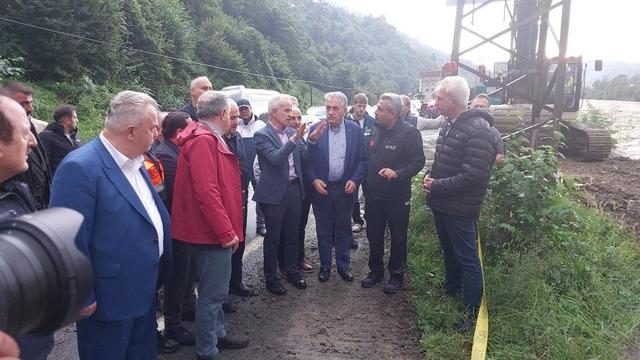 Bakanlar Uraloğlu ve Bak Rize'de sel bölgesinde
