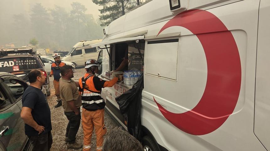 Türk Kızılaydan orman yangınlarının devam ettiği illere destek