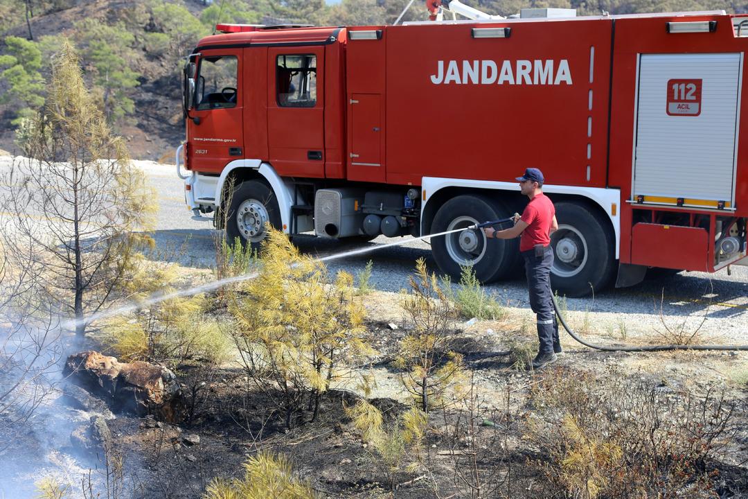 Köyceğiz de çıkan orman yangınına müdahale sürüyor 1