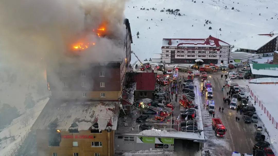 78 kişinin öldüğü otel yangını faciasının yeni görüntüleri ortaya çıktı! Panik anları kamerada 5