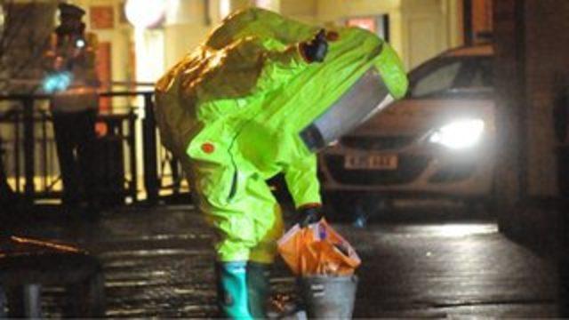 İngiltere'de maruz kaldığı 'madde' nedeniyle yoğun bakıma kaldırılan eski Rus casusu hakkında neler biliniyor?