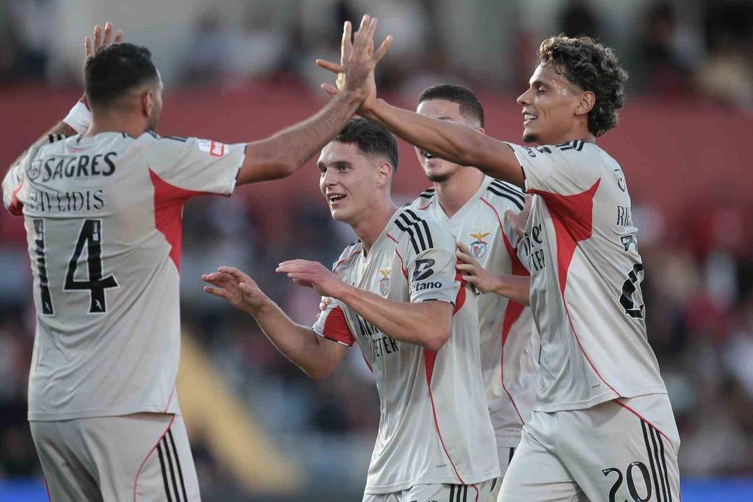 Jose Mourinho, Benfica kariyerine müthiş başladı! İlk maçtan görkemli açılış 1