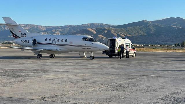 Bitlis’teki 89 yaşındaki hasta, ambulans uçakla Ankara'ya sevk edildi