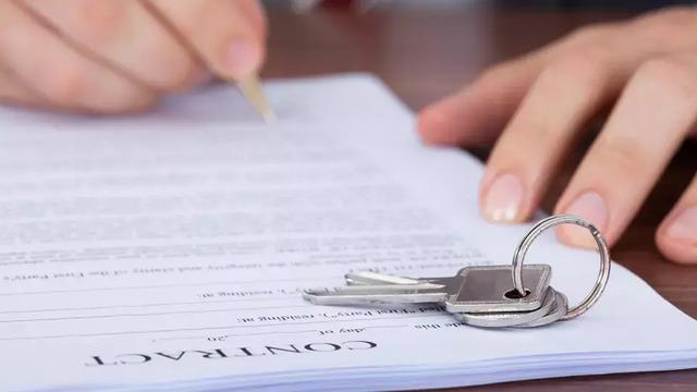  Kiracılar ve ev sahipleri dikkat! Sözleşme bitmeden önce taşınan kiracıya büyük şok!  1