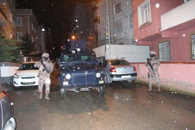  İstanbul'da 3 ilçede uyuşturucu operasyonu: 40 gözaltı