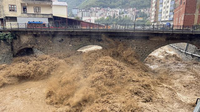 Kuvvetli yağışlar devam edecek! Meteoroloji ve AFAD peş peşe uyardı: Sel, su baskını, dolu yağışı…