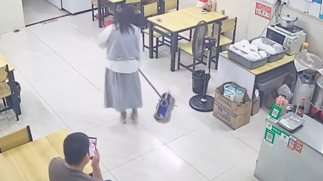 Sosyal medya onları konuşuyor: 3 günde evlilik kararı aldılar! 16 sene sonra kameraya böyle yakalandılar 2