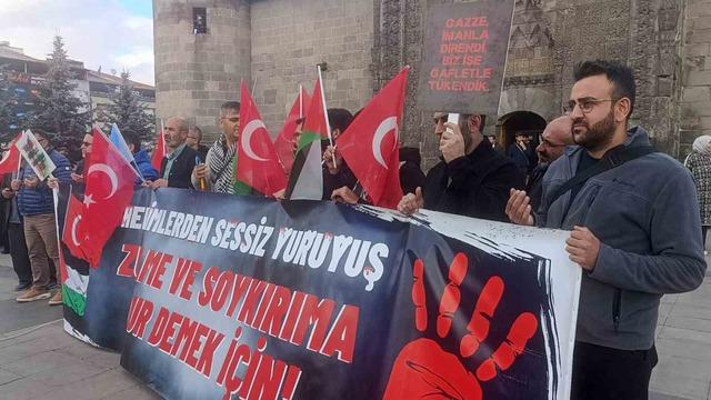 Erzurum da sağlık çalışanları Gazze için yürüdü 2