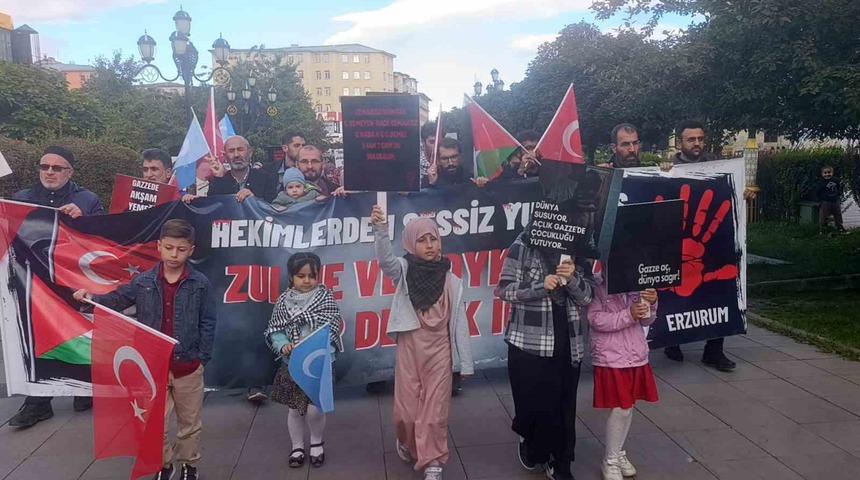 Erzurum'da sağlık çalışanları Gazze için yürüdü
