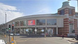 Önce Londra sonra Dublin! 'Zehirli gaz' şüphesiyle iki kişi apar topar hastaneye kaldırıldı: Restoran kapatıldı