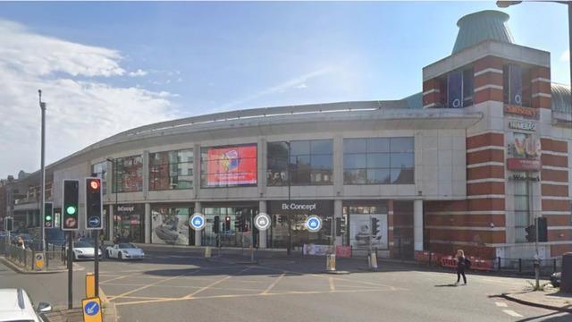 Önce Londra sonra Dublin! 'Zehirli gaz' şüphesiyle iki kişi apar topar hastaneye kaldırıldı: Restoran kapatıldı