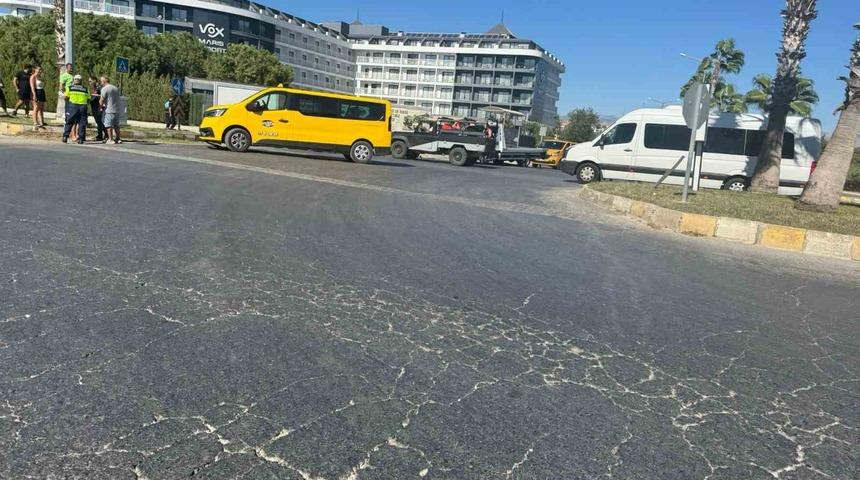 Manavgat'ta elektrikli bisiklet kazası: 3 yaralı