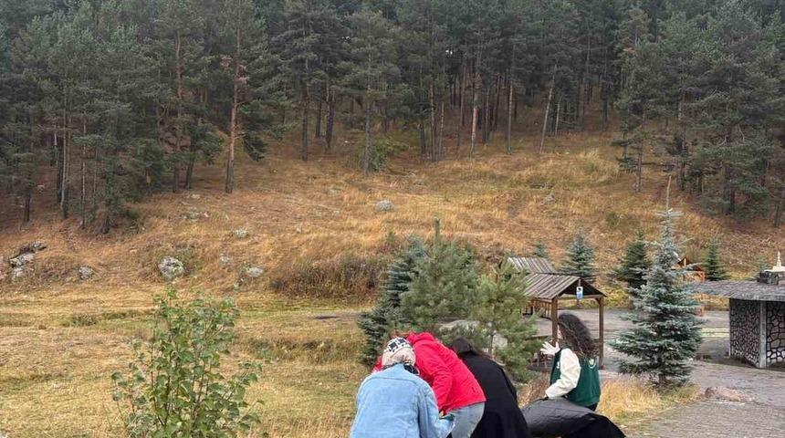 Dünya Temizlik Günü'nde Sarıkamış'ta gençlerden örnek davranış