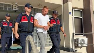 Halasının evinden zeytinyağı çaldı, tutuklandı