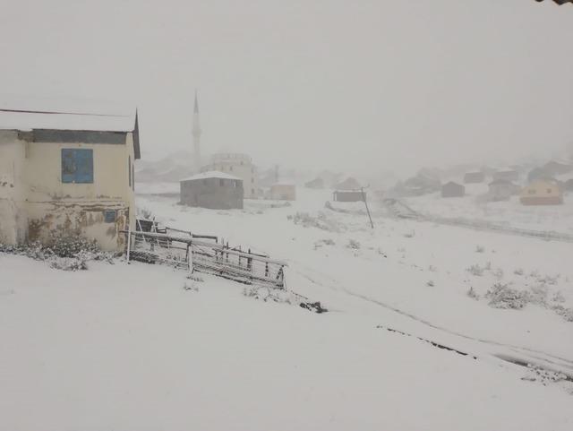 Doğu Karadeniz de şiddetli yağışın ardından kar yağışı başladı 3