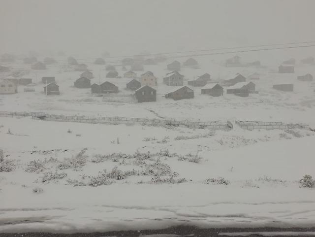 Doğu Karadeniz de şiddetli yağışın ardından kar yağışı başladı 1
