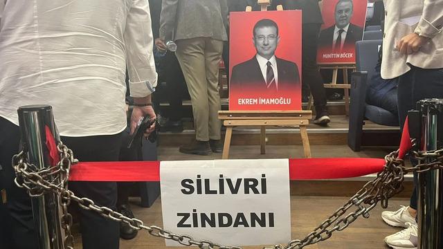 CHP de kurultay günü! Geçerli tüm oyları aldı: Özgür Özel yeniden genel başkan seçildi 3