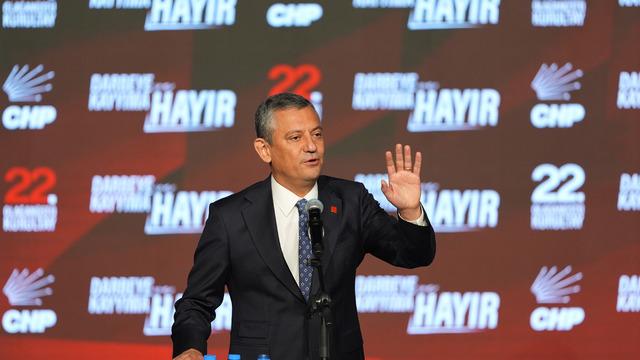 CHP de kurultay günü! Geçerli tüm oyları aldı: Özgür Özel yeniden genel başkan seçildi 1