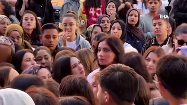 Akın akın geldiler! Sokak trafiğe kapandı... Polisten destek istendi, onlar da ezilme tehlikesi geçirdi 3