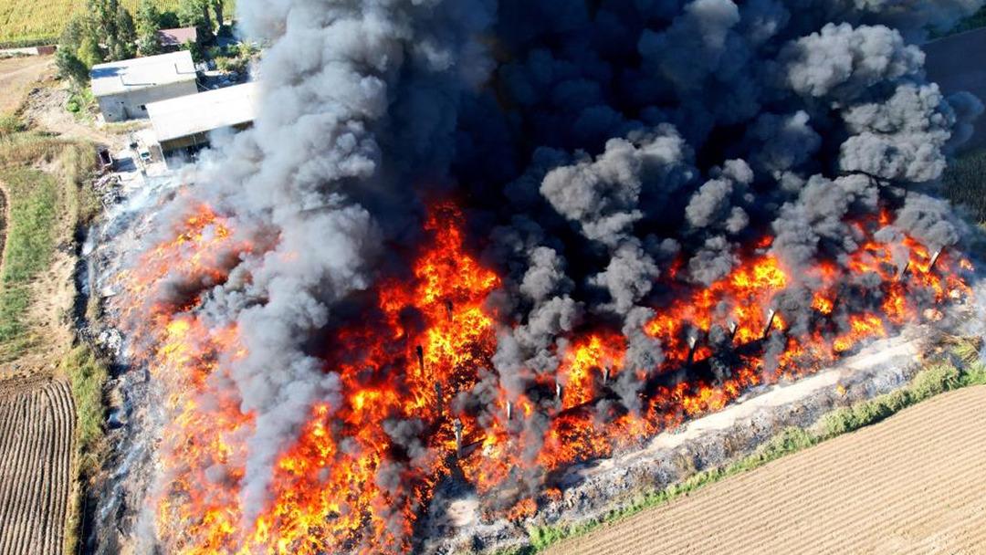 Adana da korkunç yangın! Dumanlar gökyüzünü kapladı, çevre illerden bile görülüyor... 1