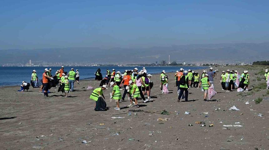 Mersin’de ’Dünya Temizlik Günü’nde sahiller çöpten arındı