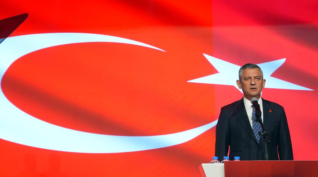 CHP de kurultay günü! Geçerli tüm oyları aldı: Özgür Özel yeniden genel başkan seçildi 4