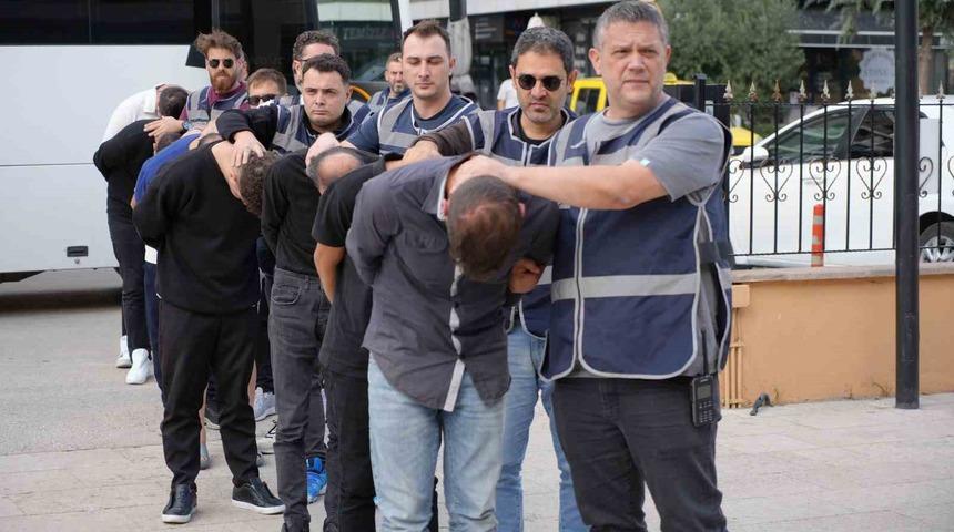 Edirne’de şehit ailesini dolandıran 11 şüpheli hakim karşısında