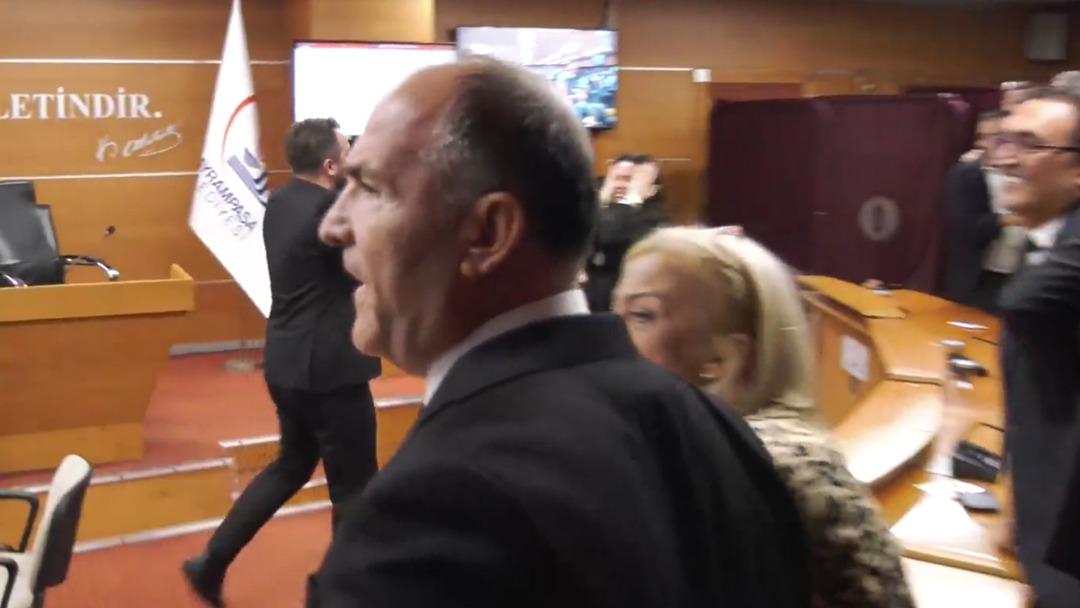 Bayrampaşa nın kaderini kura belirledi, belediye CHP de kaldı! Büyük sevinç yaşandı: "Allah var, Allah" 4