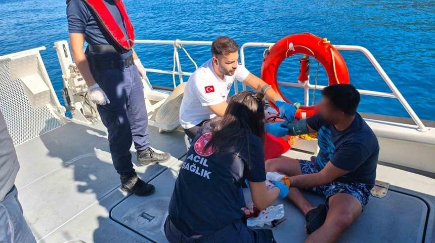 Özel teknede yaralanan vatandaşa Sahil Güvenlik tıbbi tahliye