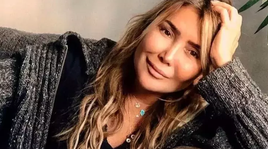 62 yaşındaki Yonca Evcimik'ten bikinili pozlar... 