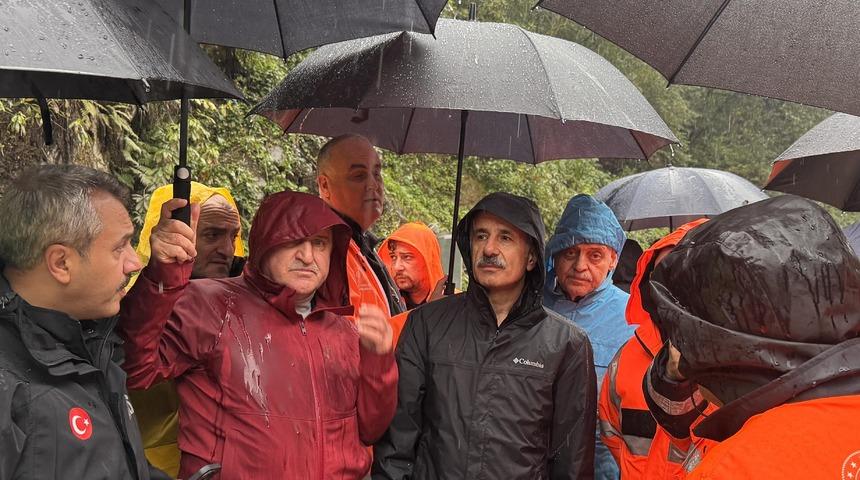 Bakan Uraloğlu ile Bakan Bak, Çamlıhemşin-Ayder Yaylası yolunda incelemede bulundu