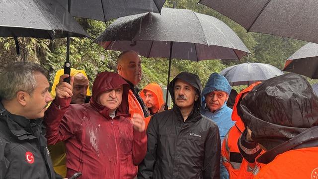 Bakan Uraloğlu ile Bakan Bak, Çamlıhemşin-Ayder Yaylası yolunda incelemede bulundu