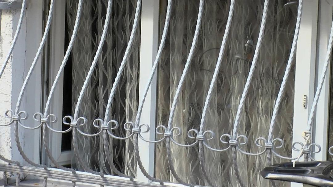 Fatih te sır ölüm! Kadın, evinde boğazı kesilmiş halde bulundu... Komşudan açıklama 1