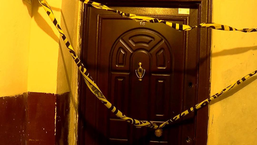 Fatih te sır ölüm! Kadın, evinde boğazı kesilmiş halde bulundu... Komşudan açıklama 2