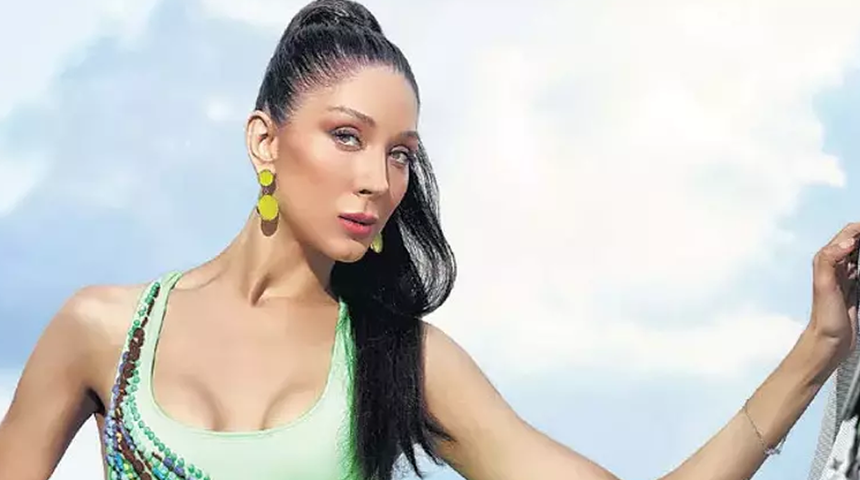 Ece Gürsel'den 'frikik' itirafı! "Basına oynuyorduk ve podyum arkasında..."