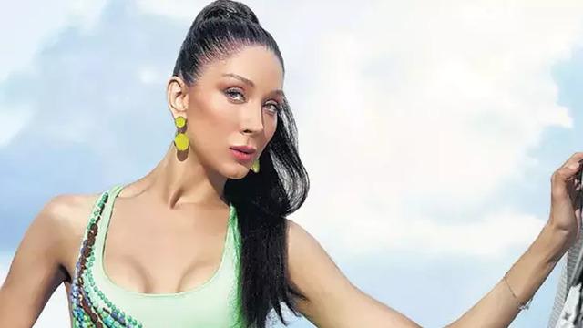 Ece Gürsel'den 'frikik' itirafı! Basına oynuyorduk ve podyum arkasında...