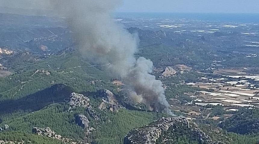 Antalya Serik'te orman yangınına müdahale