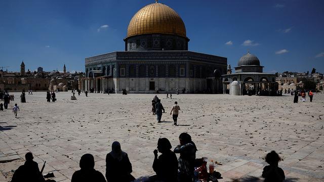 İsrailliler, Mescid-i Aksa'ya baskın düzenledi! Kirk için ayin yaptılar