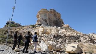 Nevşehir'de Kadıkalesi'nden kopan kaya parçası düştü