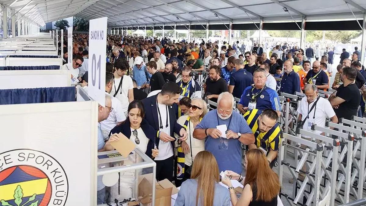 Fenerbahçe Kongresi nde tansiyon yükseldi! Ali Koç ve Sadettin Saran destekçileri arasında kavga çıktı 2