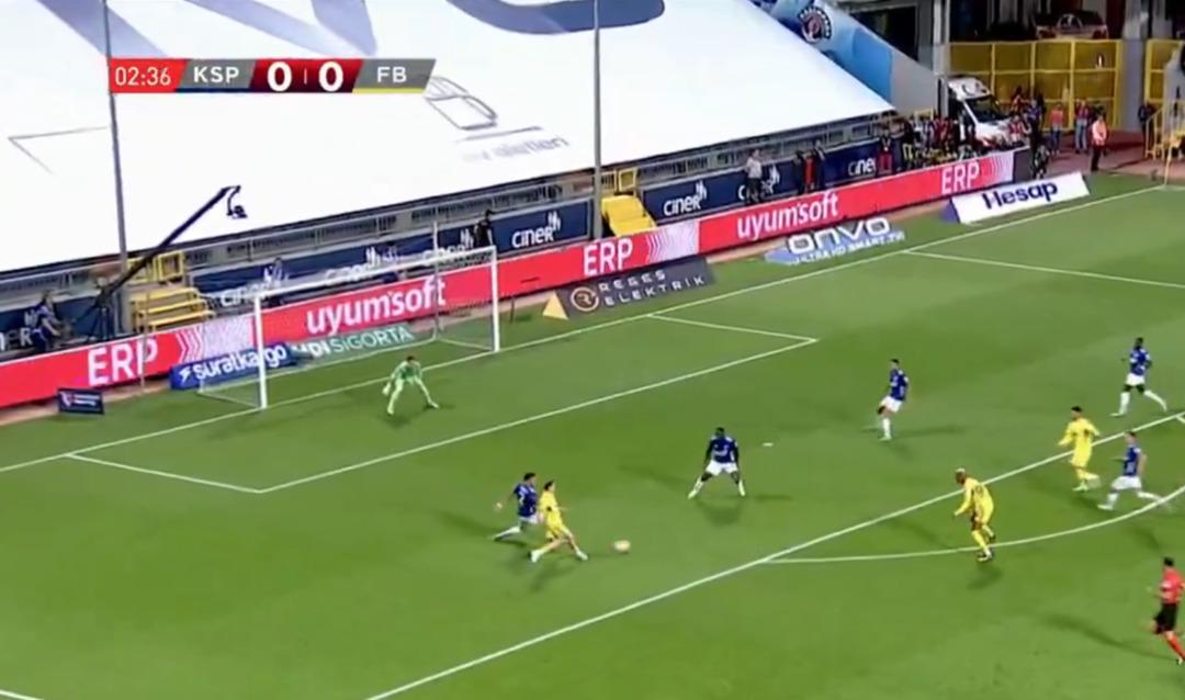 Fenerbahçe de yeni transfer takımı sırtlıyor! İlklerin gecesinde Kerem Aktürkoğlu asist yaparken Asensio gol attı... 1