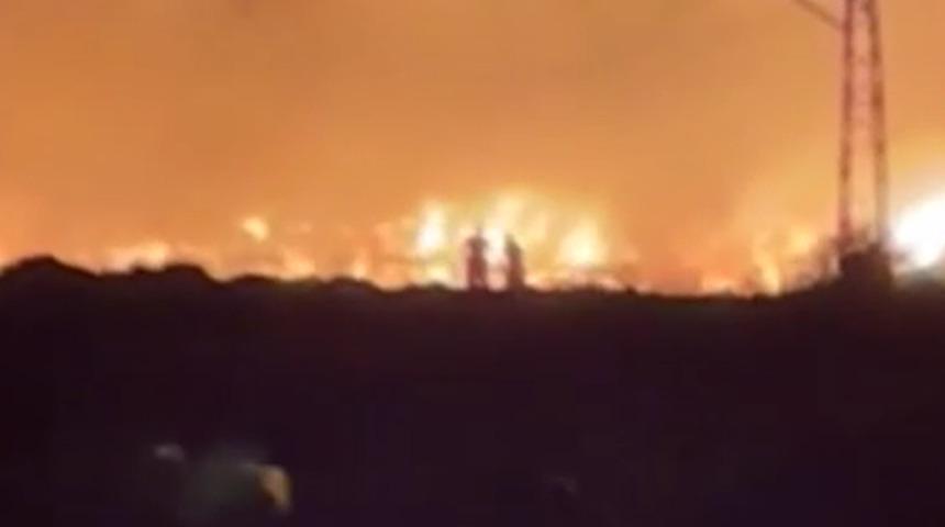 Adana’da geri dönüşüm fabrikasındaki yangın 14 saattir devam ediyor