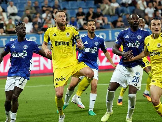 Fenerbahçe'den Kasımpaşa deplasmanında kritik puan kaybı! Sarı-lacivertliler 10 kişi kalan rakibine diş geçiremedi