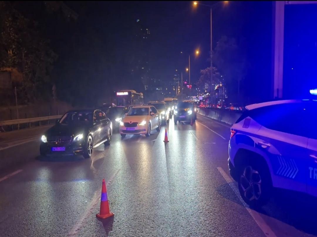 Kadıköy de 3 aracın karıştığı zincirleme kaza 3