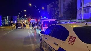 Üst geçitte otomobil ile hafif ticari araç çarpıştı: 1 yaralı