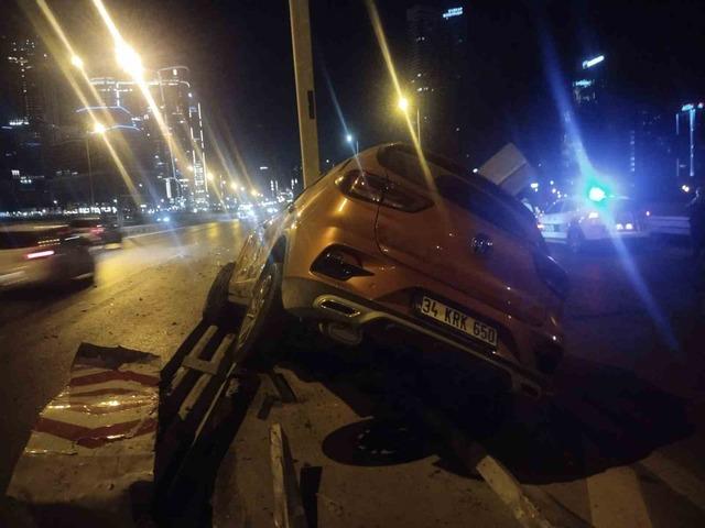 Ataşehir de gece kazası: 3 yaralı 1