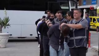 Şehit ailesini dolandırmışlardı... Böyle getirildiler! 10’u tutuklandı