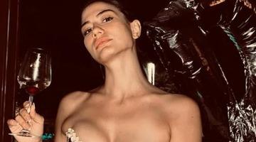 Eşref Rüya'nın Nisan'ı Demet Özdemir peş peşe paylaştı! Beğeni butonu çöktü  