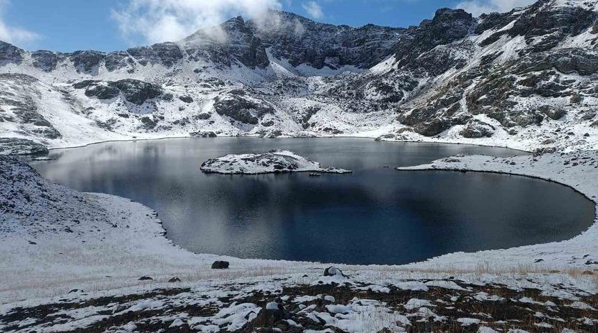 Yedigöller'de kar yağışı ile muhteşem görsellik